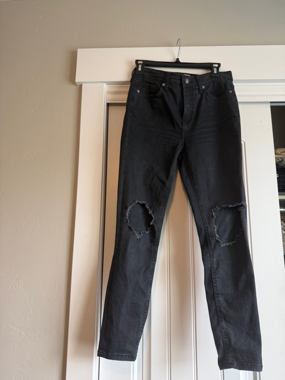 Free People Black Distressed Women’s skinny Jeans